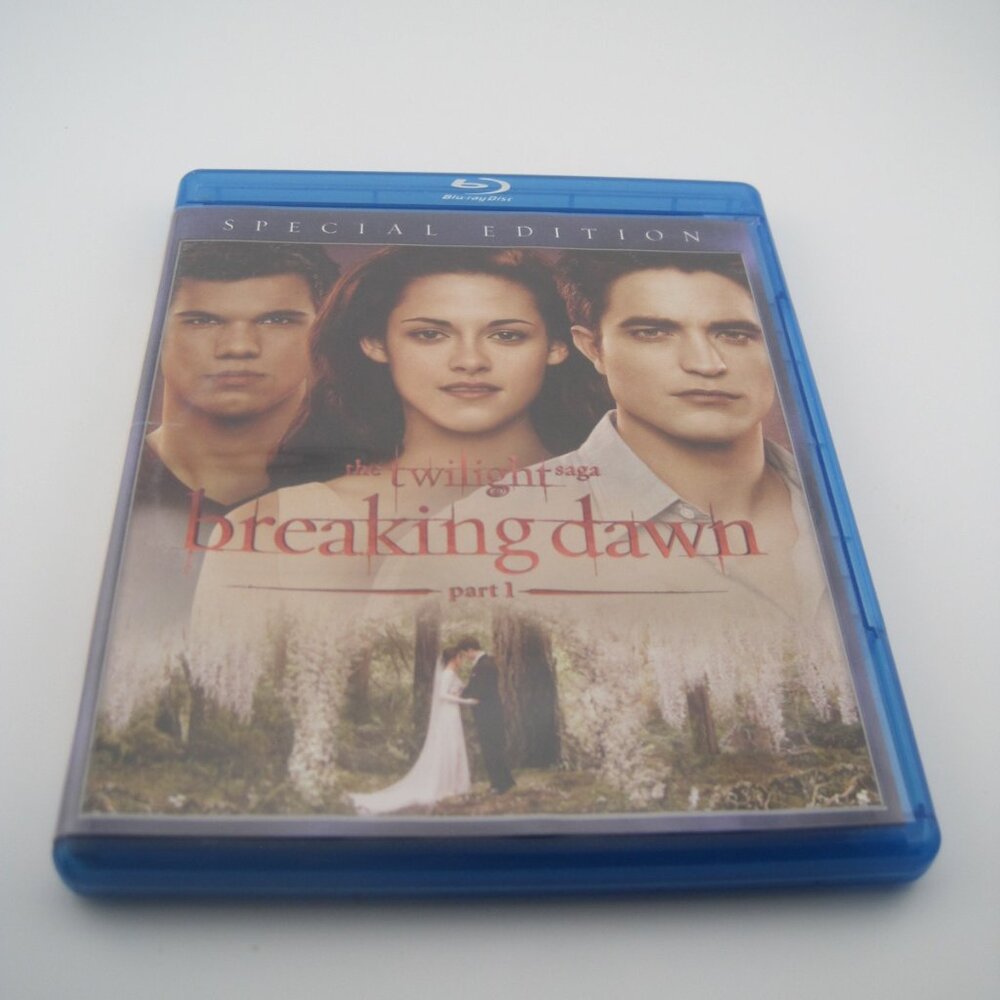 The Twilight Saga: Breaking Dawn part 1 (Blu-ray) (Summit Entertainment) (PG-13)
